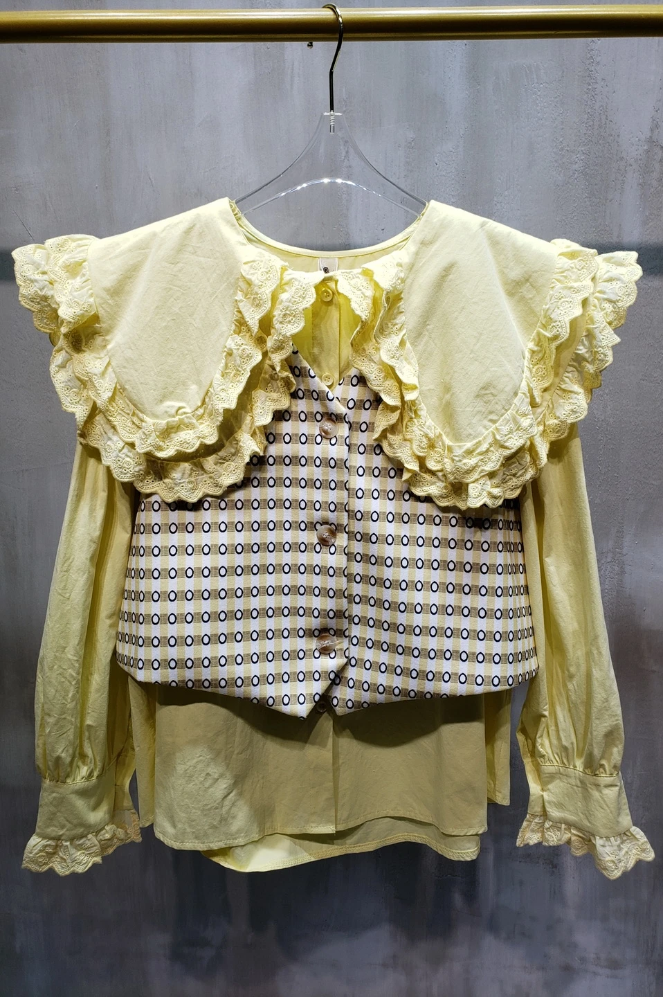 2021 Spring New European Cute Lace Collar Ruffle Ruffle Lace Peter Pan Collar Shirt Two-Piece Vest Set Shirt for Women
2021 Spring New European Cute Lace Collar Ruffle Ruffle Lace Peter Pan Collar Shirt Two-Piece Vest Set Shirt for Women