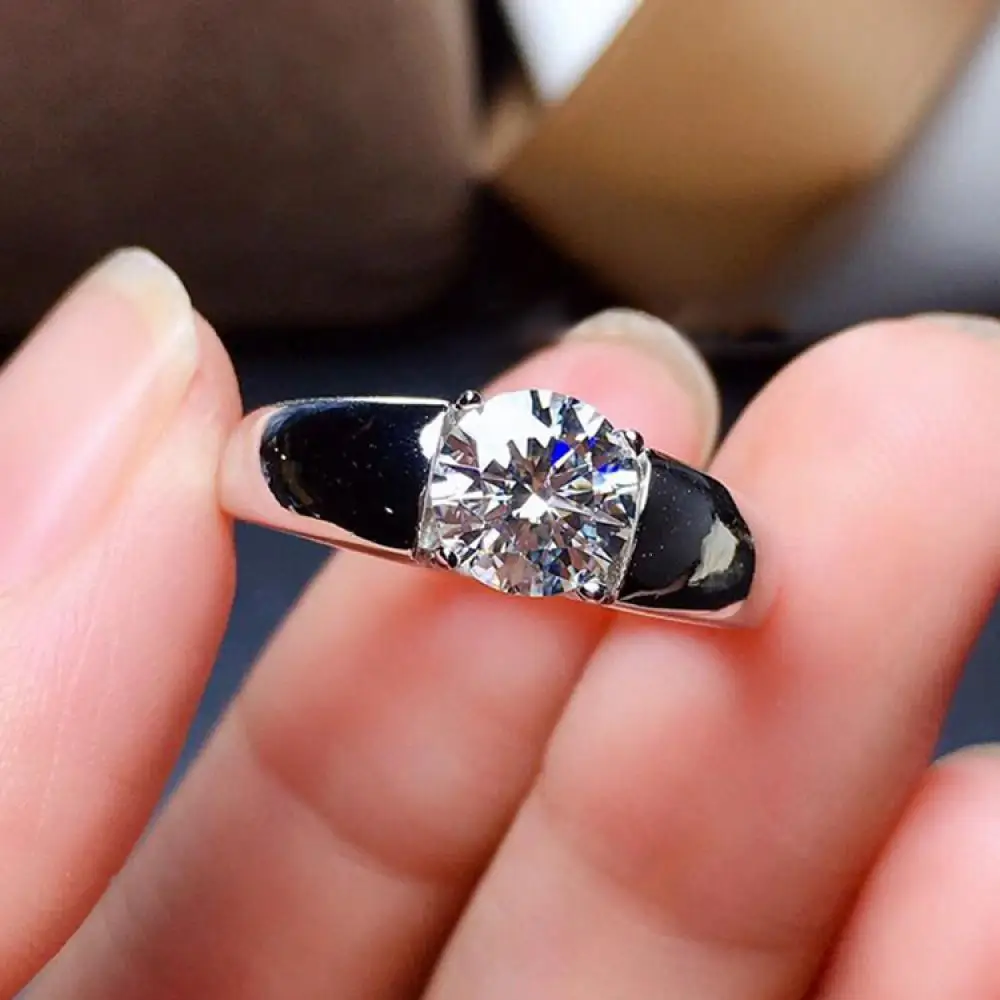 HOYON Fashionable Men's Ring Plated Pt950 Platinum Ring 2 Carat Mosang Diamond Ring Men's Wedding Ring
HOYON Fashionable Men's Ring Plated Pt950 Platinum Ring 2 Carat Mosang Diamond Ring Men's Wedding Ring