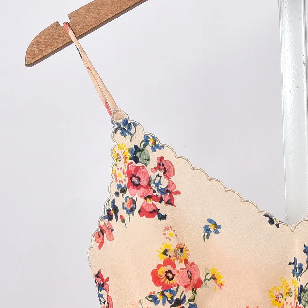 2020 Spring and Summer New French Holiday Style Small Sling Small Floral Silk Blouse Women
2020 Spring and Summer New French Holiday Style Small Sling Small Floral Silk Blouse Women