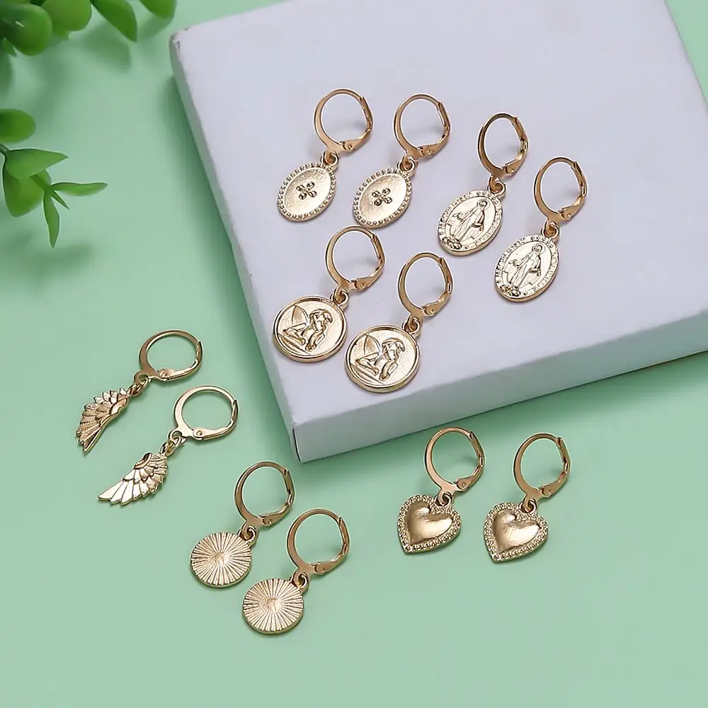 Summer Gold Color Pendant Earrings For Women 2021 Trend Heart Carving Earrings Set Vintage Lot Party Geometric Unusual Jewelry
Summer Gold Color Pendant Earrings For Women 2021 Trend Heart Carving Earrings Set Vintage Lot Party Geometric Unusual Jewelry