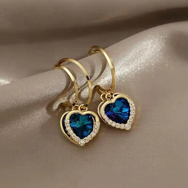 Summer blue heart-shaped Retro Personality Women's Earrings Korean 2021 Trend Geometric Earrings Women jewelry Hanging earrings
Summer blue heart-shaped Retro Personality Women's Earrings Korean 2021 Trend Geometric Earrings Women jewelry Hanging earrings