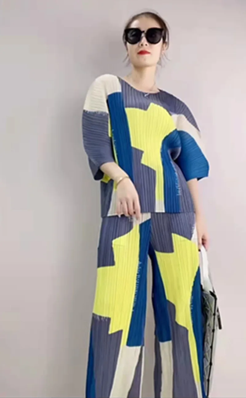 Miyake folds, western style, age-reducing high-end straight trousers temperament casual all-match
Miyake folds, western style, age-reducing high-end straight trousers temperament casual all-match