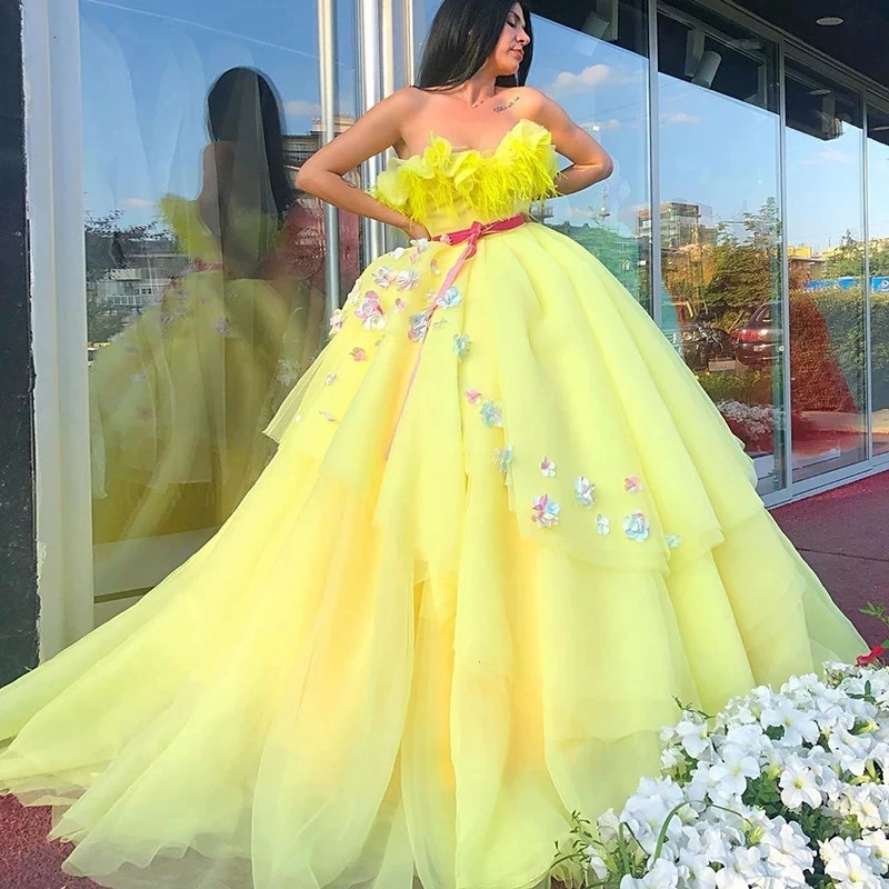 

Stunning Yellow Sweetheart Neck Prom Dresses Long Puffy Feather 3D Flowers Ball Prom Party Gown Vestidos De Gala