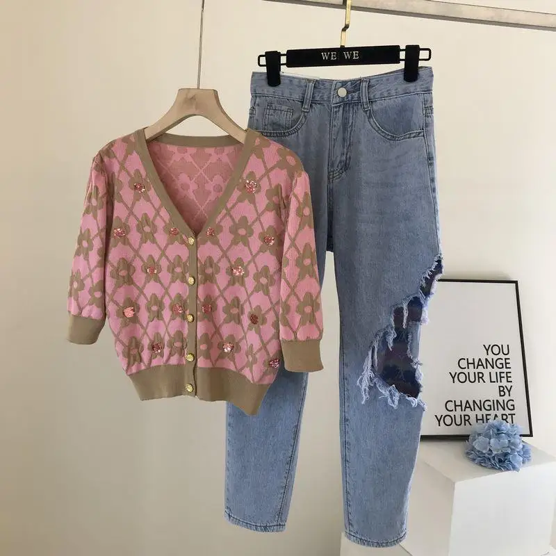 2021 summer new V-neck small flower pattern Sequin decoration medium sleeve sweet wind ice silk knitted cardigan
2021 summer new V-neck small flower pattern Sequin decoration medium sleeve sweet wind ice silk knitted cardigan