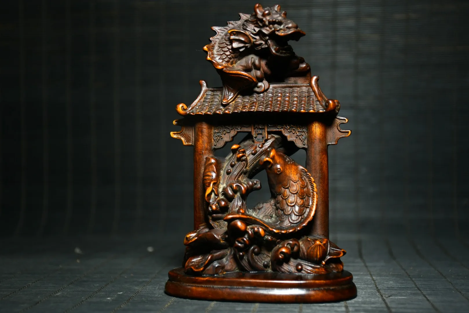 

Китайская статуя счастливого старого бокса, ручная резная статуя дракона на карпа, карпа прыгает в ворота дракона, офисные украшения, город...