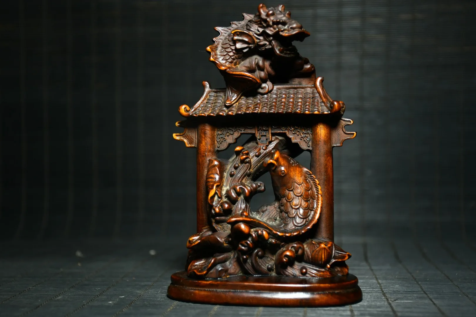 China Lucky Old Boxwood Hand-carved carp Dragon statue Implication Carp Jumping into the Dragon Gate Office Ornaments Town House
China Lucky Old Boxwood Hand-carved carp Dragon statue Implication Carp Jumping into the Dragon Gate Office Ornaments Town House