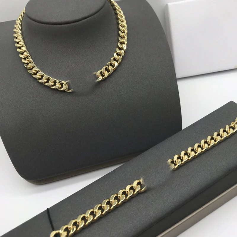 Vintage Hollow Letter Exaggerated Punk Retro Thick Cuban Chain Choker Necklace For Women Neck Chain Fashion Jewelry Accessories
Vintage Hollow Letter Exaggerated Punk Retro Thick Cuban Chain Choker Necklace For Women Neck Chain Fashion Jewelry Accessories