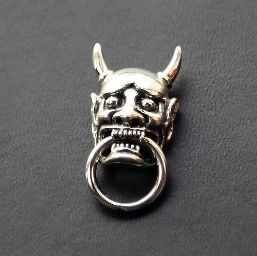 Hannya Cupronickel Wallet Chain Connector O-Ring Clasp Coppercraft Gift (31 x 17 mm)
Hannya Cupronickel Wallet Chain Connector O-Ring Clasp Coppercraft Gift (31 x 17 mm)