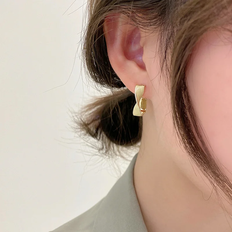 2021 New Style Gentle Candy Color Earrings S925 Silver Needle Earrings Spiral Design Niche Temperament Simple Earrings Women
2021 New Style Gentle Candy Color Earrings S925 Silver Needle Earrings Spiral Design Niche Temperament Simple Earrings Women