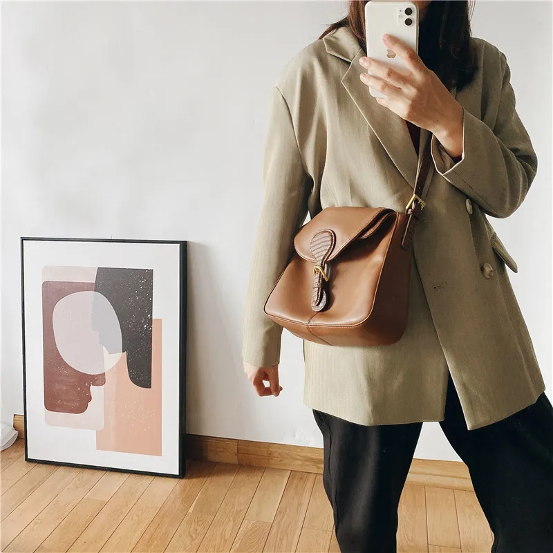 2021 New Large-capacity Female Cover Design Soft Simple Fashion Large-capacity Soft Leather Handbag Messenger
2021 New Large-capacity Female Cover Design Soft Simple Fashion Large-capacity Soft Leather Handbag Messenger
