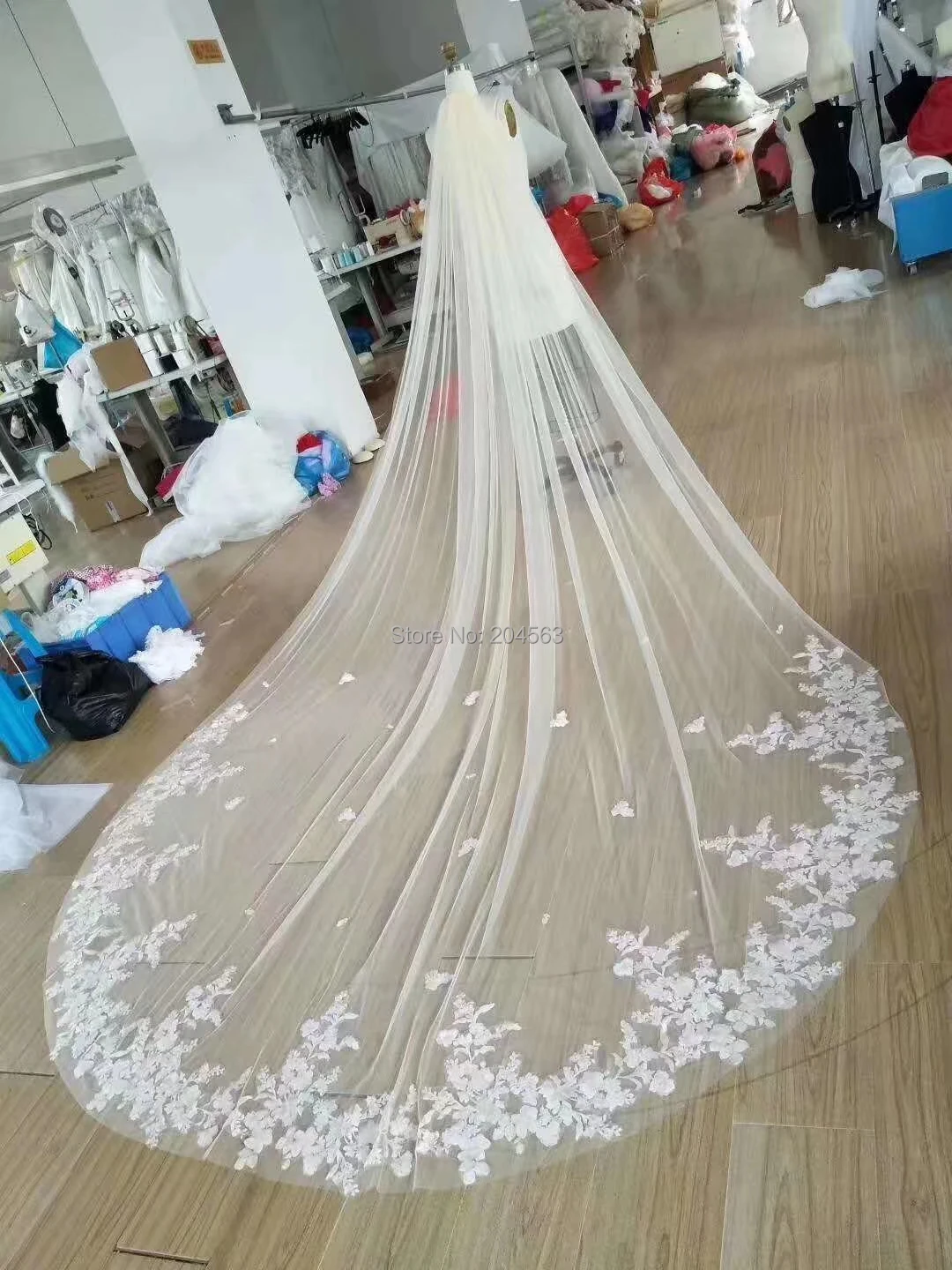Romantic Lace Wedding Veil with Flowers 4 Meters Long Church Bridal Veils with Comb RR Wedding Accessories
Romantic Lace Wedding Veil with Flowers 4 Meters Long Church Bridal Veils with Comb RR Wedding Accessories
