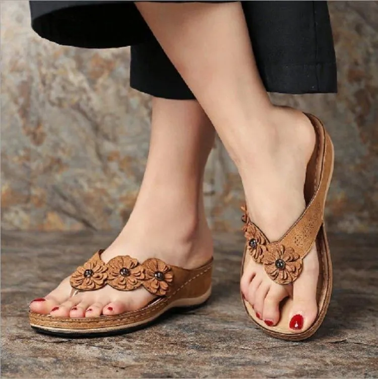 Women Shoes Vintage Floral Flip Flops for Women Summer New Cross-border Large Wedge Heel Flip-flop Sandals
Women Shoes Vintage Floral Flip Flops for Women Summer New Cross-border Large Wedge Heel Flip-flop Sandals
