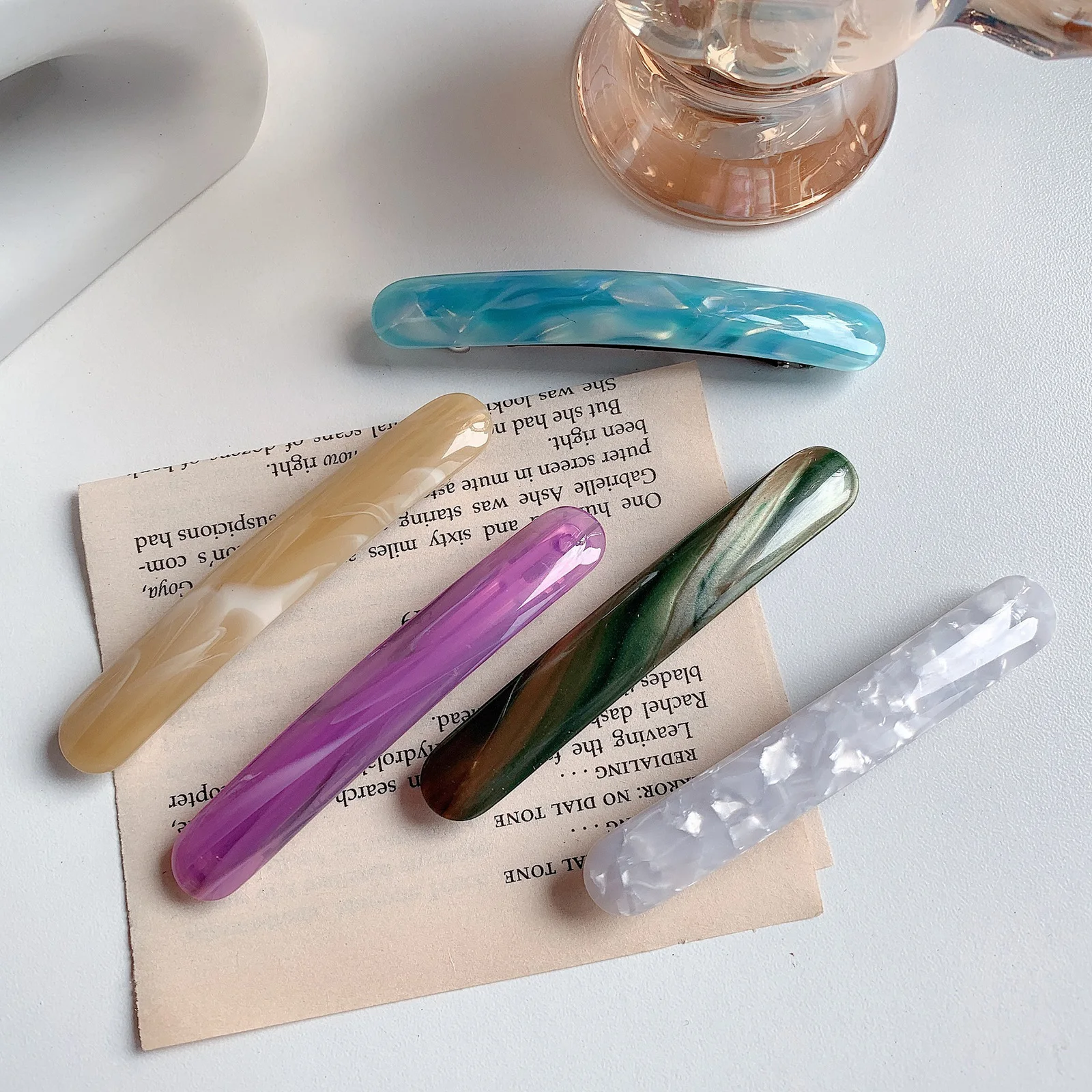 Retro Pattern Simple All-match Hairpin Spring Clip Side Clip Cute Hair Clip For Girls Professional Hair Accessories For Women
Retro Pattern Simple All-match Hairpin Spring Clip Side Clip Cute Hair Clip For Girls Professional Hair Accessories For Women