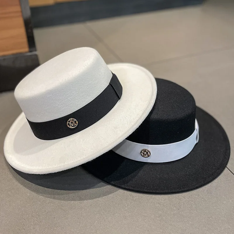 New exquisite bronzing M label top hat autumn winter England retro black ribbon French flat top jazz hat for men women elegant
New exquisite bronzing M label top hat autumn winter England retro black ribbon French flat top jazz hat for men women elegant