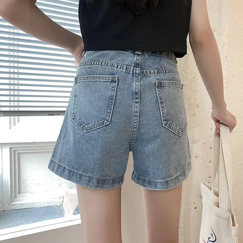 Net red love embroidery jeans women's summer straight tube loose 2021 new small High Waist Shorts fashion 
Net red love embroidery jeans women's summer straight tube loose 2021 new small High Waist Shorts fashion