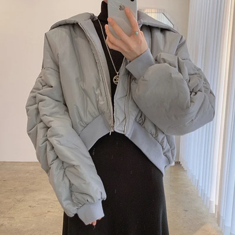 Korean Chic Design Wrinkle Zipper Hooded Cotton Padded Green Jacket Loose Short Warm Cotton Padded Women Coat 2021 N112
Korean Chic Design Wrinkle Zipper Hooded Cotton Padded Green Jacket Loose Short Warm Cotton Padded Women Coat 2021 N112