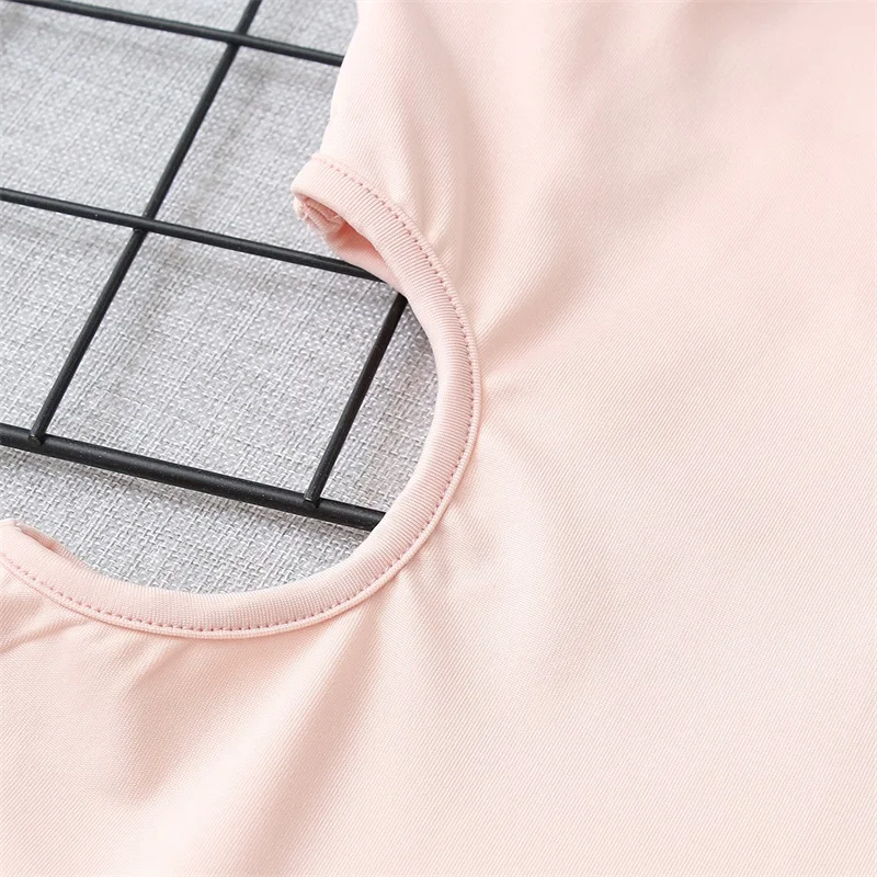 2021 New Women Sexy Fashion Slim Solid Bodysuits Vintage O Neck Sleeveless Female Playsuits Streetwear 
2021 New Women Sexy Fashion Slim Solid Bodysuits Vintage O Neck Sleeveless Female Playsuits Streetwear