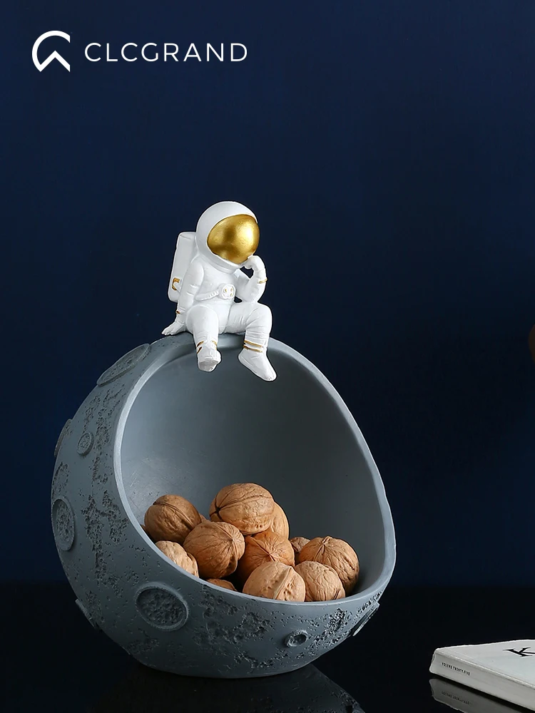 Creative Resin Round Astronaut Key Storage Box Living Room Coffee Table Decoration Candy Snack Fruit Tray Storage Box Home Decor
Creative Resin Round Astronaut Key Storage Box Living Room Coffee Table Decoration Candy Snack Fruit Tray Storage Box Home Decor
