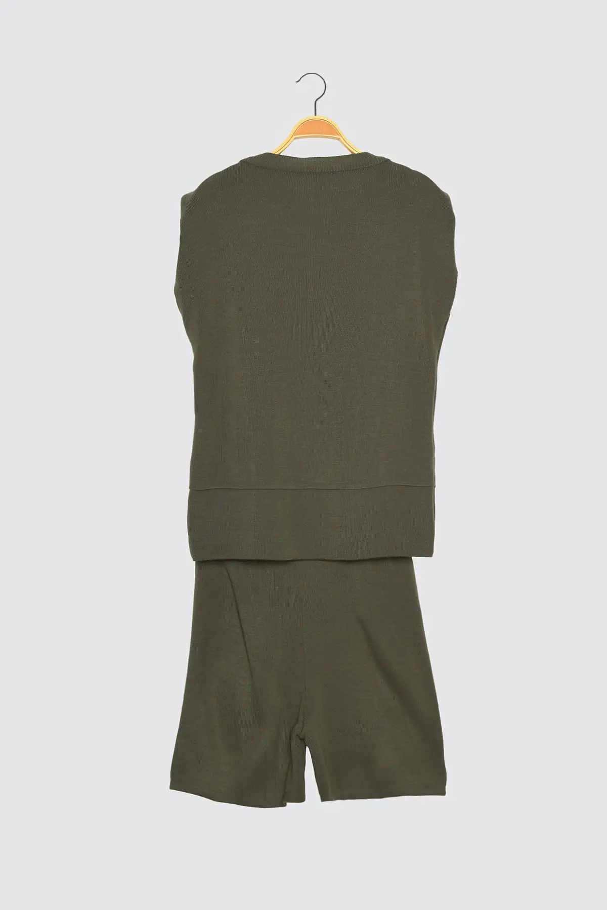 Trendyol Knitwear Sub-Top Suit TWOSS21AU0040
Trendyol Knitwear Sub-Top Suit TWOSS21AU0040