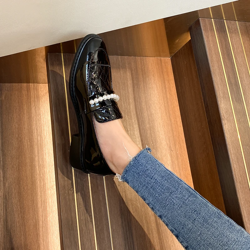 Phenkang Casual Loafers Women Genuine Cow Leather Square Toe Slip-On Metal Autumn Spring Lady Flats Handmade Shoes
Phenkang Casual Loafers Women Genuine Cow Leather Square Toe Slip-On Metal Autumn Spring Lady Flats Handmade Shoes