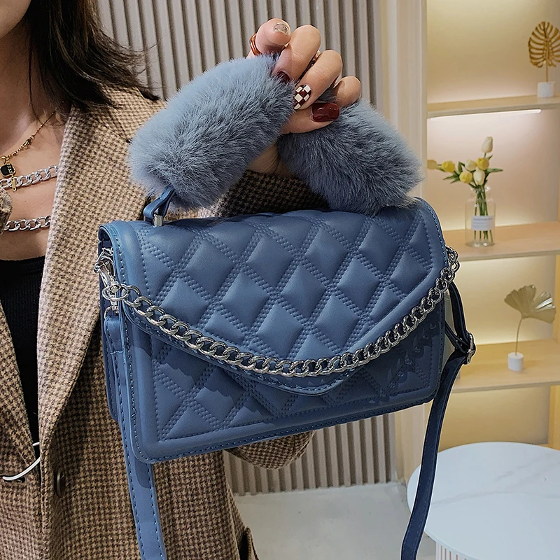 Small Quilted PU Leather Crossbody Bags with Short Faux Fur Handle for Women 2021 Winter Brand Designer Ladies Shoulder Handbag
Small Quilted PU Leather Crossbody Bags with Short Faux Fur Handle for Women 2021 Winter Brand Designer Ladies Shoulder Handbag