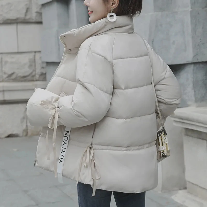 Korean Thick Warm Bread Service Outwear Parkas Winter Stand-up Collar Zipper Buckle Cotton-padded Jackets Fashion Bandage Coats
Korean Thick Warm Bread Service Outwear Parkas Winter Stand-up Collar Zipper Buckle Cotton-padded Jackets Fashion Bandage Coats