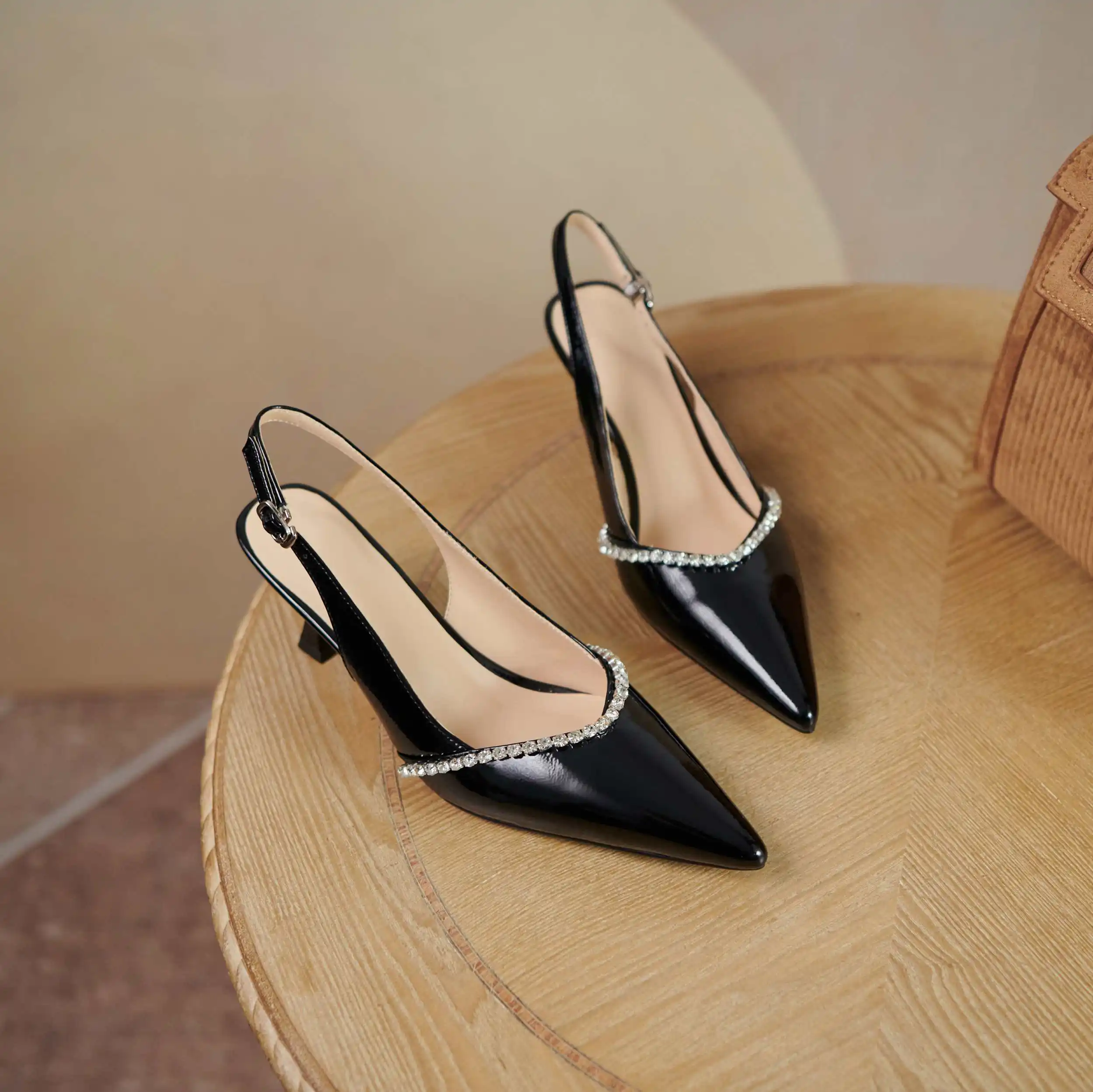 Krazing pot big size genuine leather pointed toe high heels shallow diamond dress mules mature buckle straps summer sandals L2f3
Krazing pot big size genuine leather pointed toe high heels shallow diamond dress mules mature buckle straps summer sandals L2f3