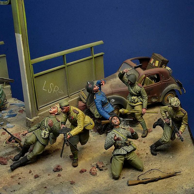 Советская атака на Берлина 1/35 года, Боевая фигурка солдат из смолы 6 шт./компл. 840
Советская атака на Берлина 1/35 года, Боевая фигурка солдат из смолы 6 шт./компл. 840