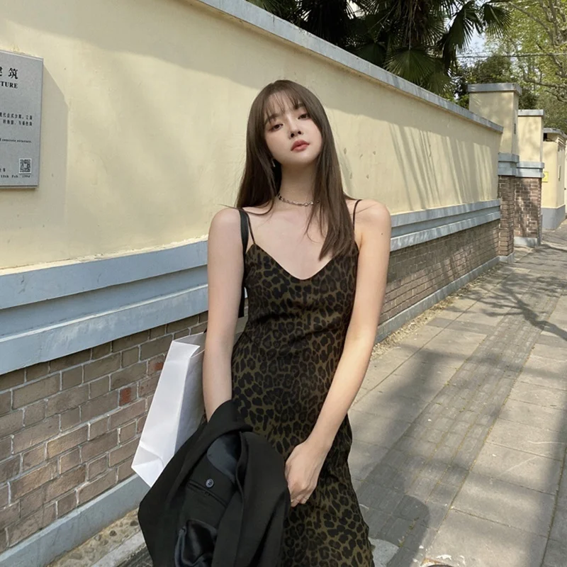 Women Maxi Dress Sexy Leopard V-neck Sling Sleeveless Dress Slim Long Women Dresses Summer 2020
Women Maxi Dress Sexy Leopard V-neck Sling Sleeveless Dress Slim Long Women Dresses Summer 2020