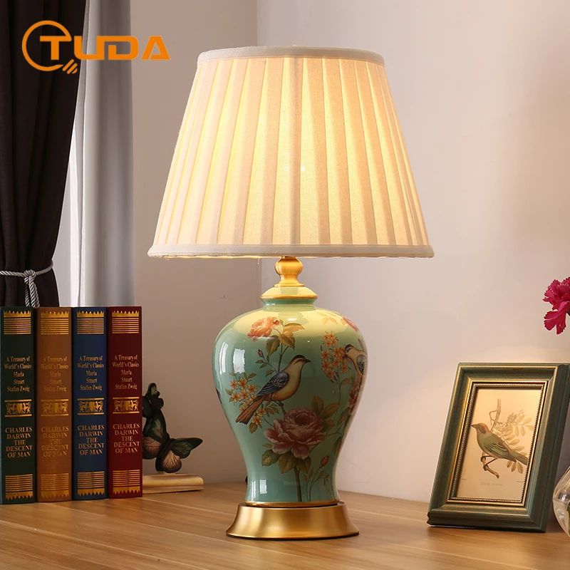 TUDA American Table Lamp for Bedroom Bedside Lamp New Chinese Style European Style Painted Flower and Bird Ceramic Table Lamp
TUDA American Table Lamp for Bedroom Bedside Lamp New Chinese Style European Style Painted Flower and Bird Ceramic Table Lamp