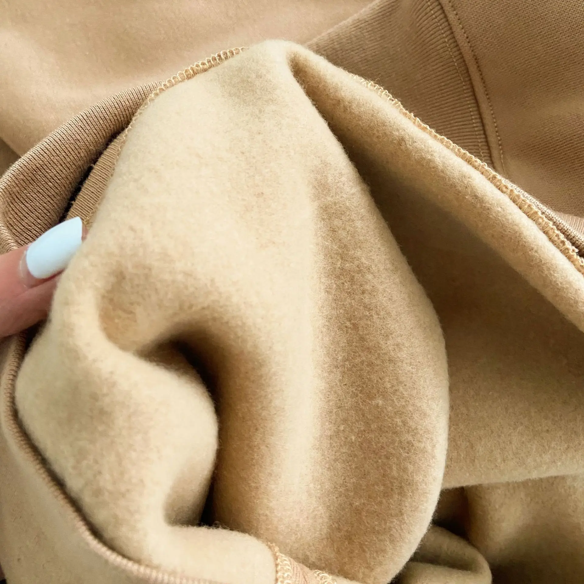 Long-sleeved Round Neck Pullover Plus Velvet Sweatshirt Small Embroidery Casual Loose All-match Solid Color Top
Long-sleeved Round Neck Pullover Plus Velvet Sweatshirt Small Embroidery Casual Loose All-match Solid Color Top