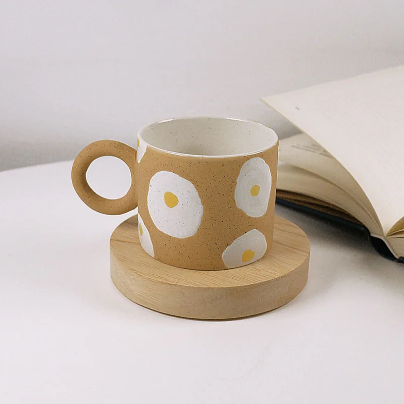 Cute and simple hand-painted poached egg mug household ceramic cup dessert posing coffee cup breakfast milk cup
Cute and simple hand-painted poached egg mug household ceramic cup dessert posing coffee cup breakfast milk cup