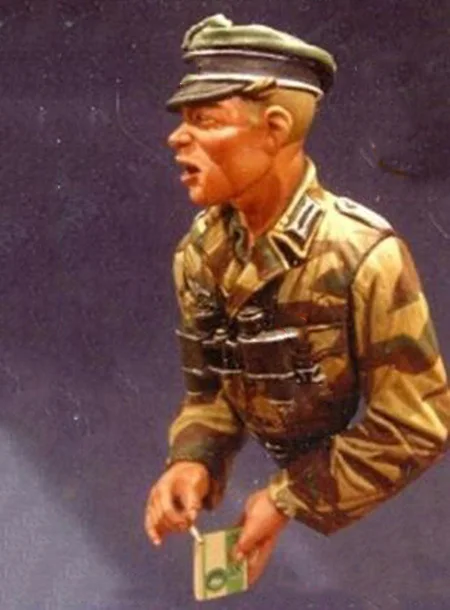 New Unassembled 1/12 ancient stand Officer bust Resin Figure Unpainted Model Kit
New Unassembled 1/12 ancient stand Officer bust Resin Figure Unpainted Model Kit