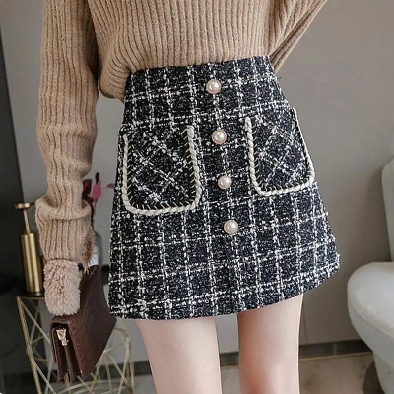 Women 2020 New Autumn Vintage Single-Breasted Tweed Plaid Skirt Female Elegant Short Mini Skirt New High Waist A-Line Skirt H162
Women 2020 New Autumn Vintage Single-Breasted Tweed Plaid Skirt Female Elegant Short Mini Skirt New High Waist A-Line Skirt H162
