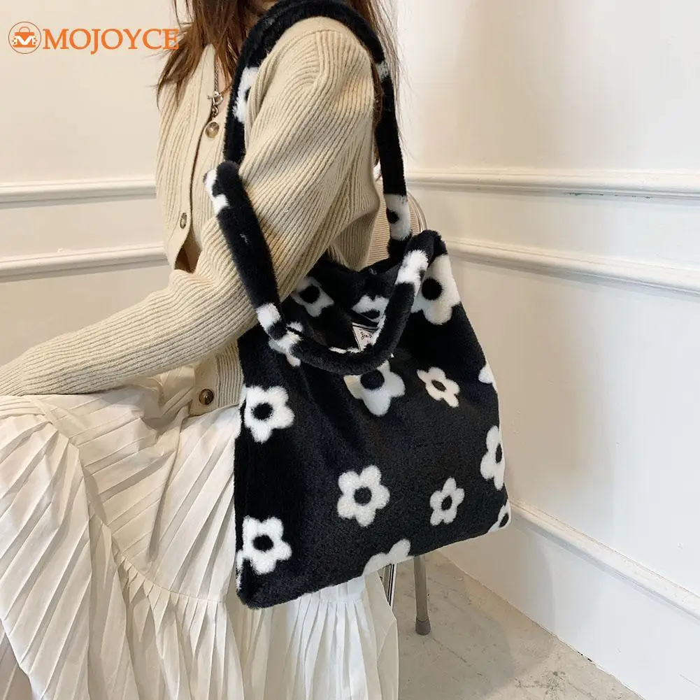 2021 INS Fashion Women Plush Bag Fur Flower Pattern Designer Handbag Winter Warm Fluffy Tote Bags Large Capacity Shopper Fur Bag
2021 INS Fashion Women Plush Bag Fur Flower Pattern Designer Handbag Winter Warm Fluffy Tote Bags Large Capacity Shopper Fur Bag