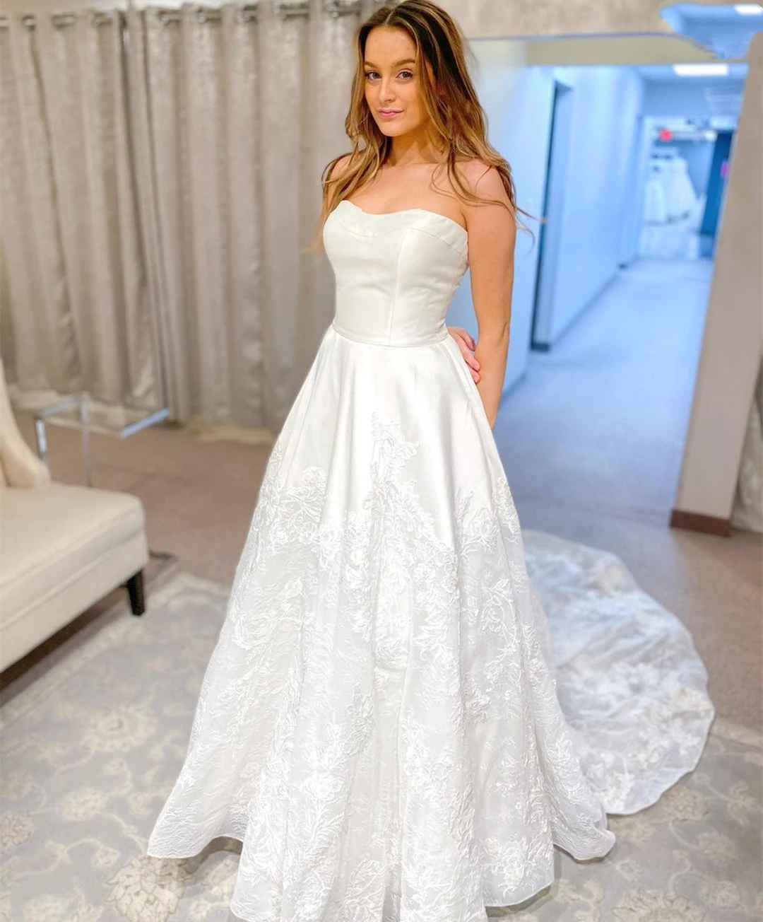 FOLOBE Satin Bridal Wedding Dress Sleeveless A-line Sweetheart Lace Applique Court Train Simple and Stylish Marriage Dresses
FOLOBE Satin Bridal Wedding Dress Sleeveless A-line Sweetheart Lace Applique Court Train Simple and Stylish Marriage Dresses