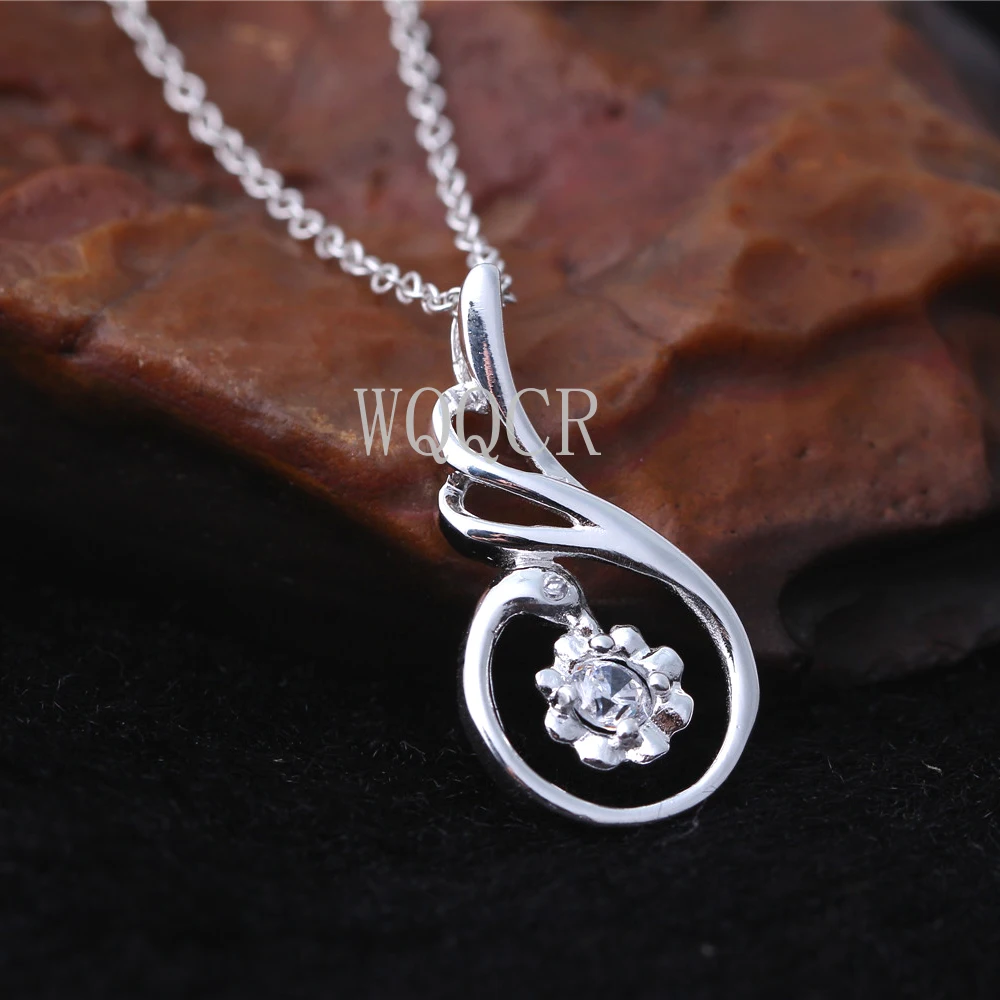 Женское Ожерелье с кулоном из серебра 925 пробы с фианитами
Женское Ожерелье с кулоном из серебра 925 пробы с фианитами