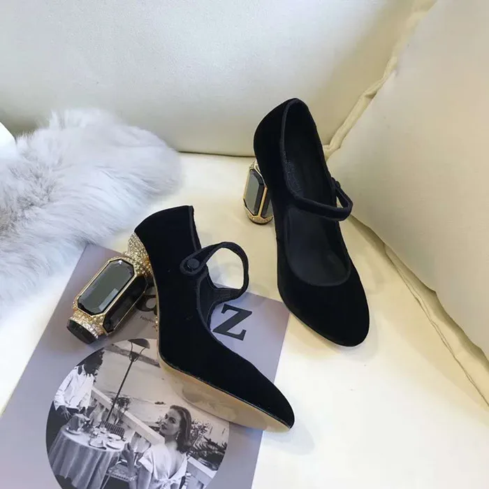 2020 new heel diamond buckle single shoes high end women's shoes with high heels
2020 new heel diamond buckle single shoes high end women's shoes with high heels