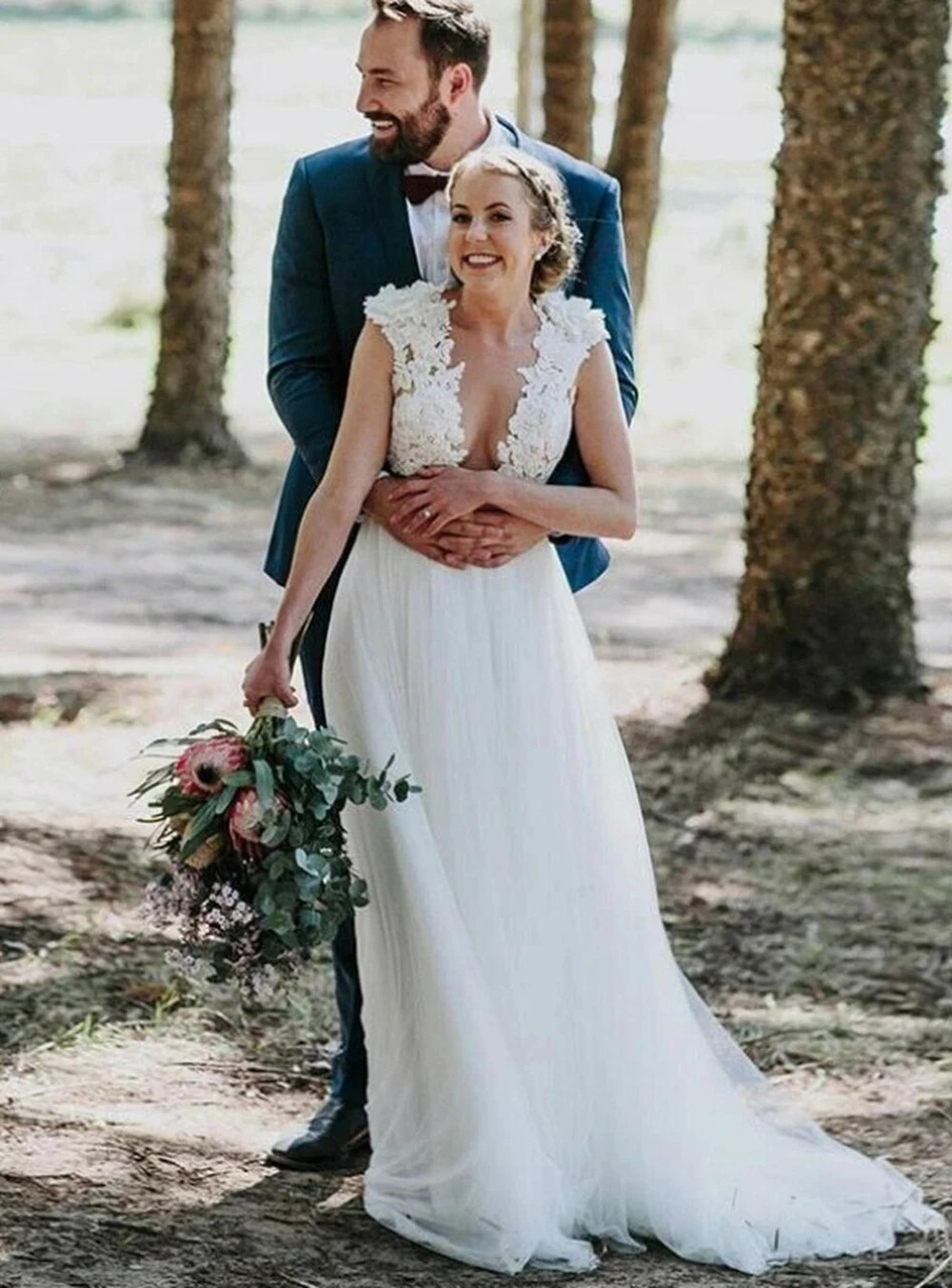 White Tulle Bohemian Wedding Dresses Long Floor Length Sleeveless Applique Bridal Gowns Flare Sheer Back Bridesmaid Dress A-line
White Tulle Bohemian Wedding Dresses Long Floor Length Sleeveless Applique Bridal Gowns Flare Sheer Back Bridesmaid Dress A-line