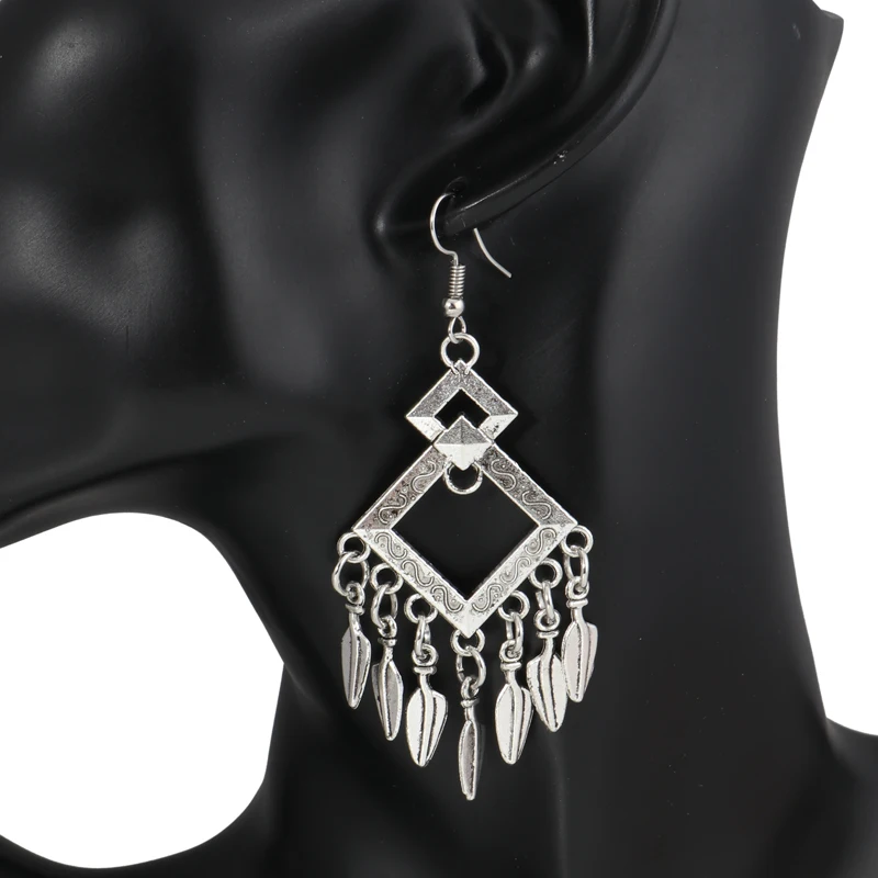 Bohemian Vintage Feather Tassel Dangle Earrings for Women Personality Squre Hollow Drop Earrings Wedding Party Jewelry Gifts
Bohemian Vintage Feather Tassel Dangle Earrings for Women Personality Squre Hollow Drop Earrings Wedding Party Jewelry Gifts