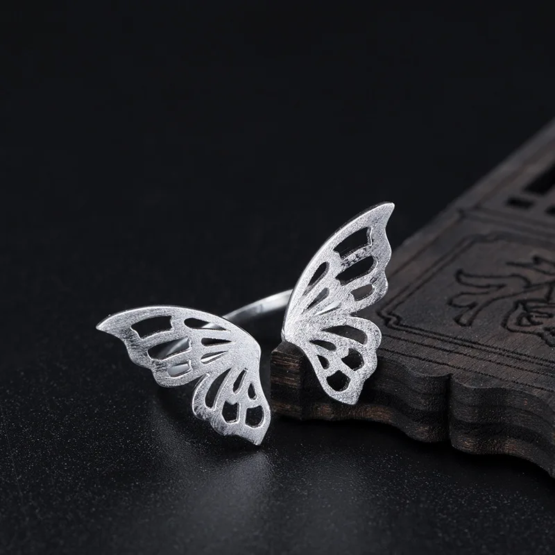 Unique Chinese Style Beautiful Vivid Big Butterfly Woman Rings S925 Silver Female New Fashion Ins Trendy Ethnic Jewelry Ladies
Unique Chinese Style Beautiful Vivid Big Butterfly Woman Rings S925 Silver Female New Fashion Ins Trendy Ethnic Jewelry Ladies