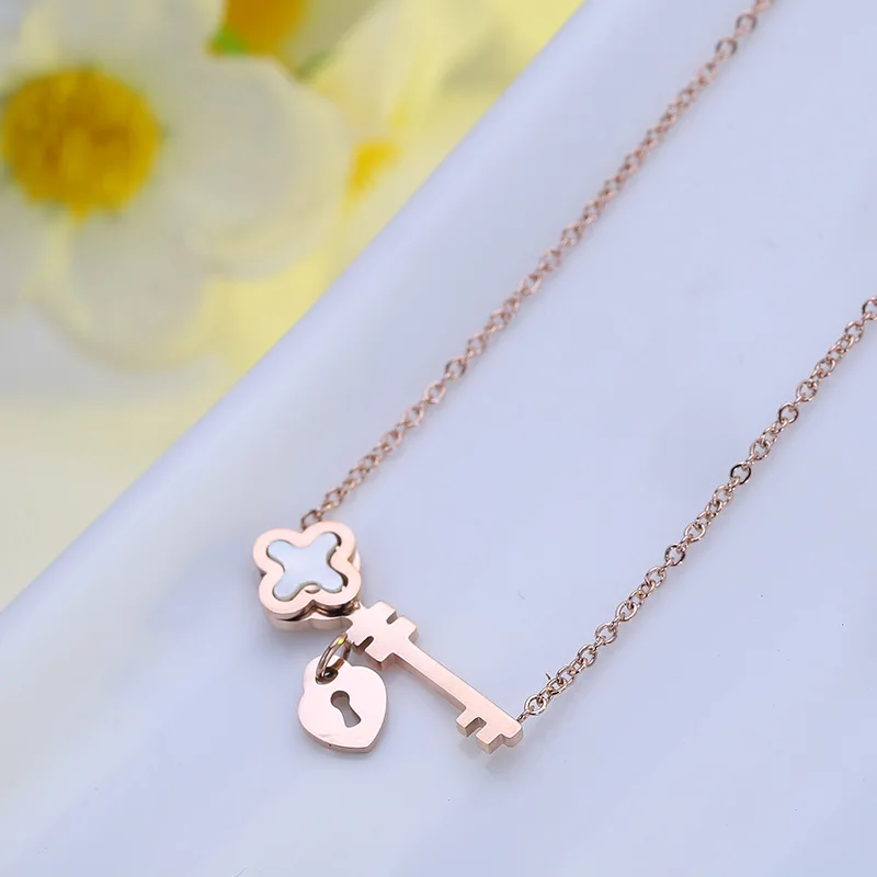 TSHOU132 Cute Titanium Steel Key Clover Necklace Pearl Shell Rose Gold Pendant Women's Jewelry Gift Link For Buyer
TSHOU132 Cute Titanium Steel Key Clover Necklace Pearl Shell Rose Gold Pendant Women's Jewelry Gift Link For Buyer