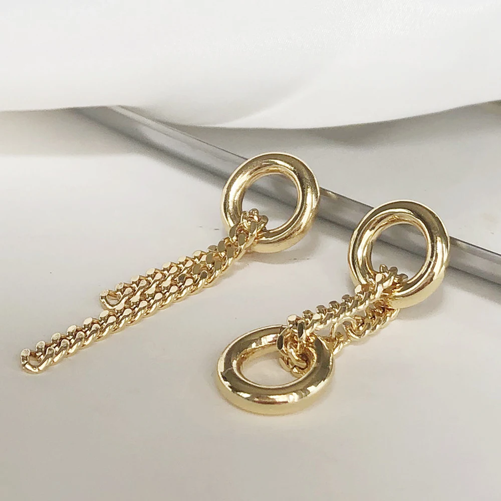 European and American Fashion Exaggerated Metal Stud earrings Women Retro Asymmetric Ring Personality Originality Jewelry
European and American Fashion Exaggerated Metal Stud earrings Women Retro Asymmetric Ring Personality Originality Jewelry