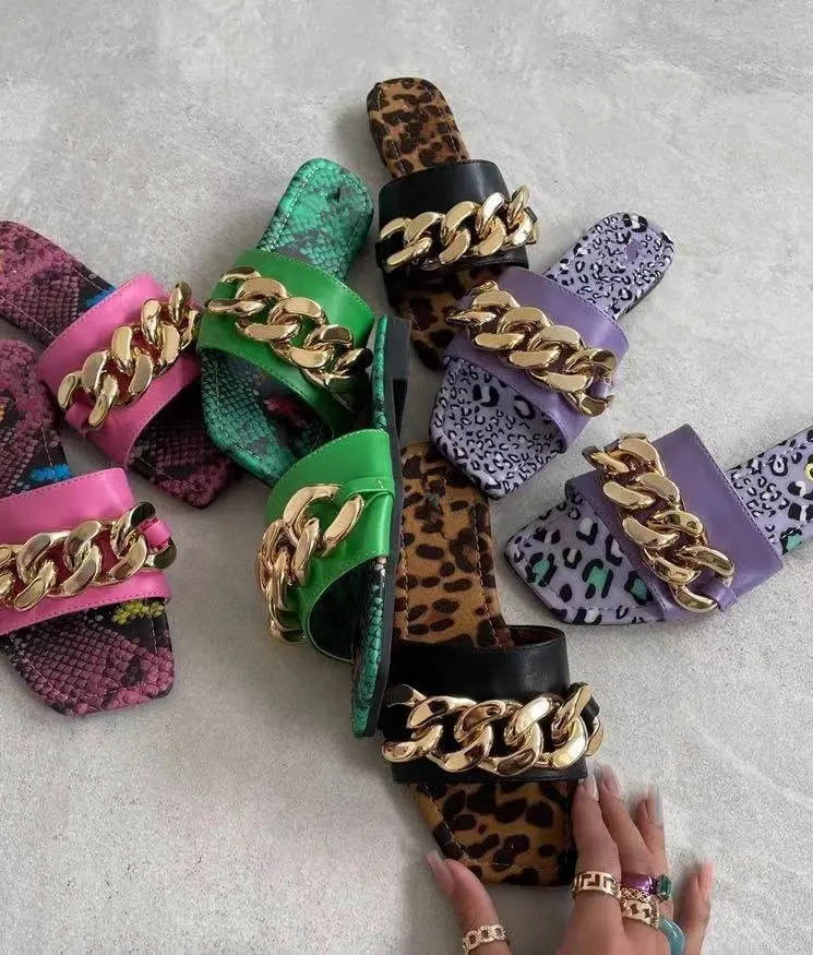 2021New Ladies Slippers Fashion Black Metal Chain Decorated Flat Round Toe Women Slides Female Beach Shoes
2021New Ladies Slippers Fashion Black Metal Chain Decorated Flat Round Toe Women Slides Female Beach Shoes