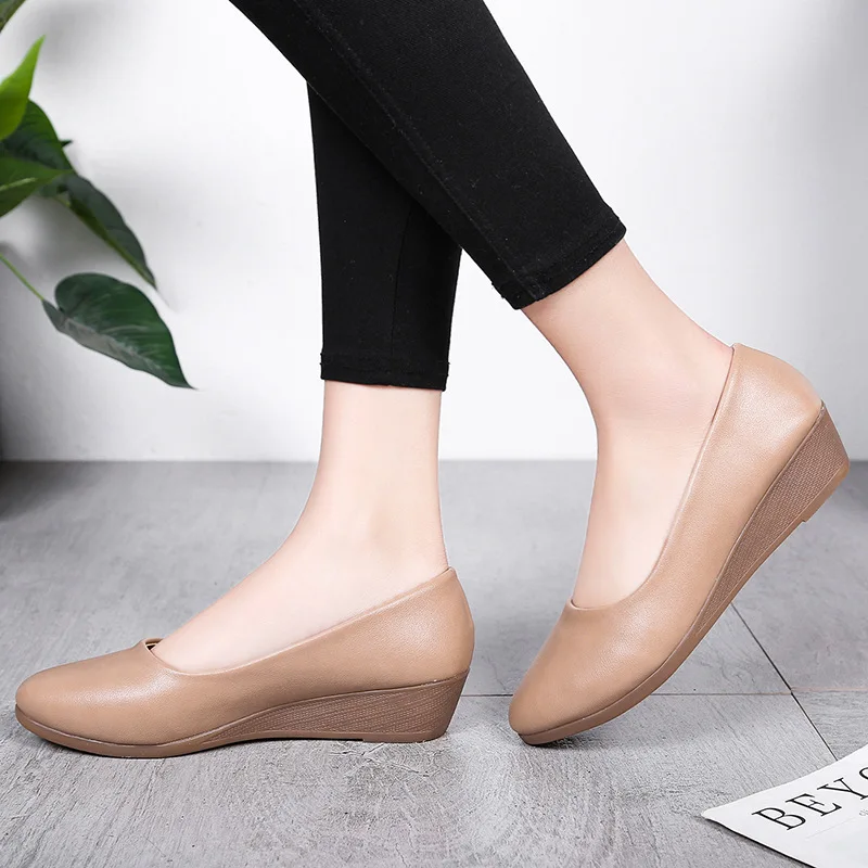 2022 Spring new women's singles shoes pointed toe wedges round toe peas shoes mid-heel working mother shoes tide foreign trade
2022 Spring new women's singles shoes pointed toe wedges round toe peas shoes mid-heel working mother shoes tide foreign trade