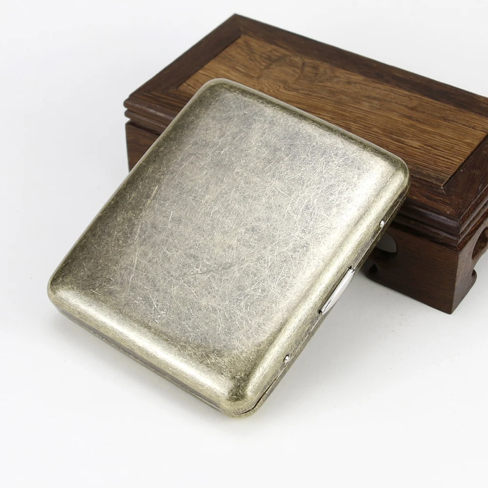 New Metal Cigarette Case Bronze-colored Vintage Cigarette Box 20pc Big Capacity Regular Cigarette Bag Outdoor Smoking Pouches
New Metal Cigarette Case Bronze-colored Vintage Cigarette Box 20pc Big Capacity Regular Cigarette Bag Outdoor Smoking Pouches