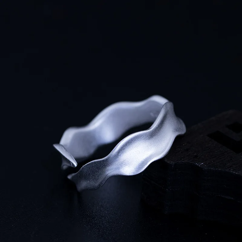 Женское открытое кольцо из серебра S925 пробы, простое волнистое кольцо, женское кольцо, индивидуальное кольцо для пары, нишевое дизайнерское... 
Женское открытое кольцо из серебра S925 пробы, простое волнистое кольцо, женское кольцо, индивидуальное кольцо для пары, нишевое дизайнерское...