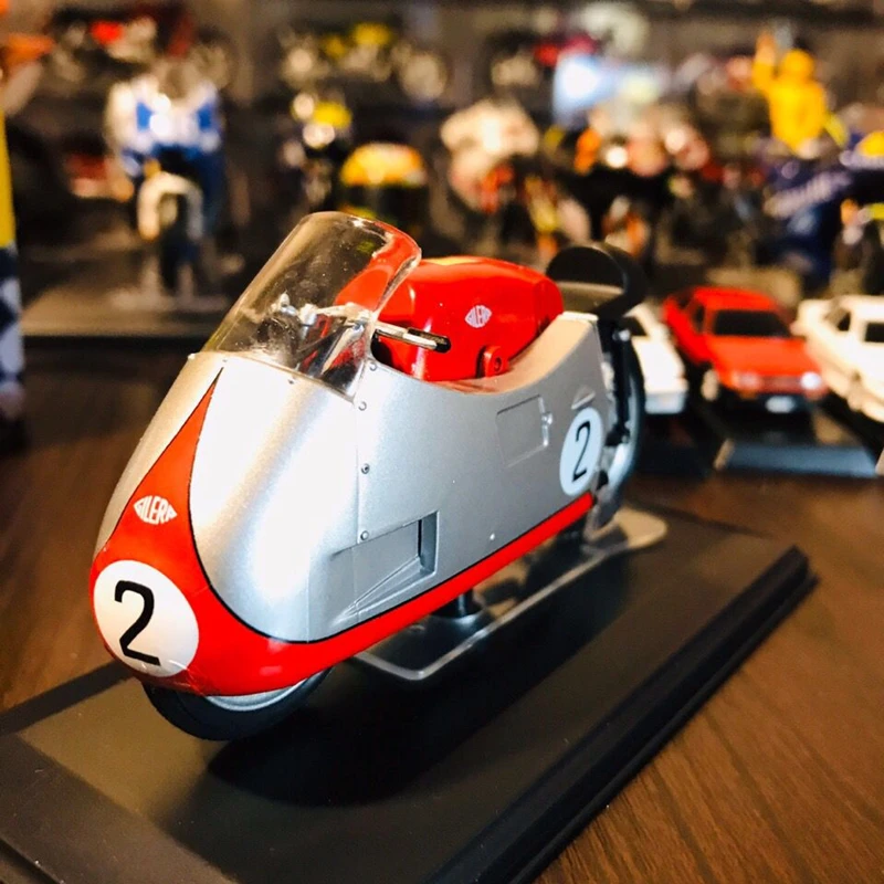 Модель мотоцикла Gilera 4cil из сплава, куб. См, в масштабе 1:22 
Модель мотоцикла Gilera 4cil из сплава, куб. См, в масштабе 1:22