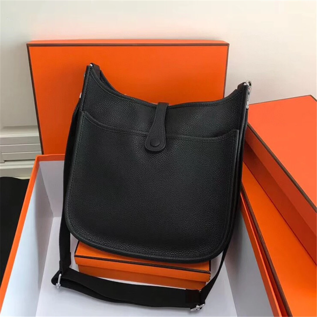 Women Designer Brand Fashion Shoulder Bag Luxury Solid Color Genuine Leather Crossbody Bag Ladies Classic Medium Purse New 2021
Women Designer Brand Fashion Shoulder Bag Luxury Solid Color Genuine Leather Crossbody Bag Ladies Classic Medium Purse New 2021