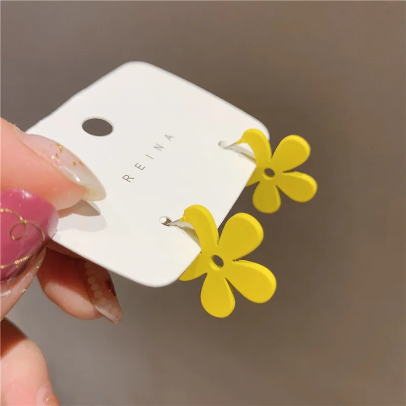 Vintage Yellow Flower Drop Earrings for Women Female Korean Style Big Metal Statement Earrings 2020 Summer Beach Jewelry Gift
Vintage Yellow Flower Drop Earrings for Women Female Korean Style Big Metal Statement Earrings 2020 Summer Beach Jewelry Gift